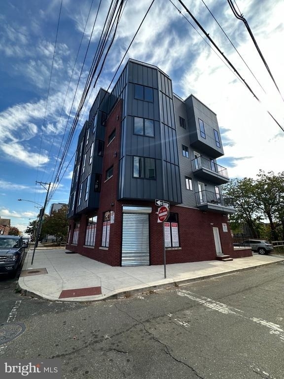 914 W Susquehanna Avenue - Photo 2