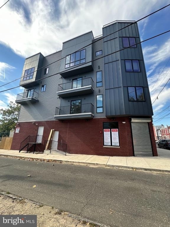 914 W Susquehanna Avenue - Photo 1