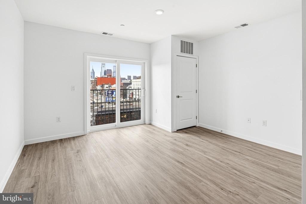 915 N Broad Street - Photo 2