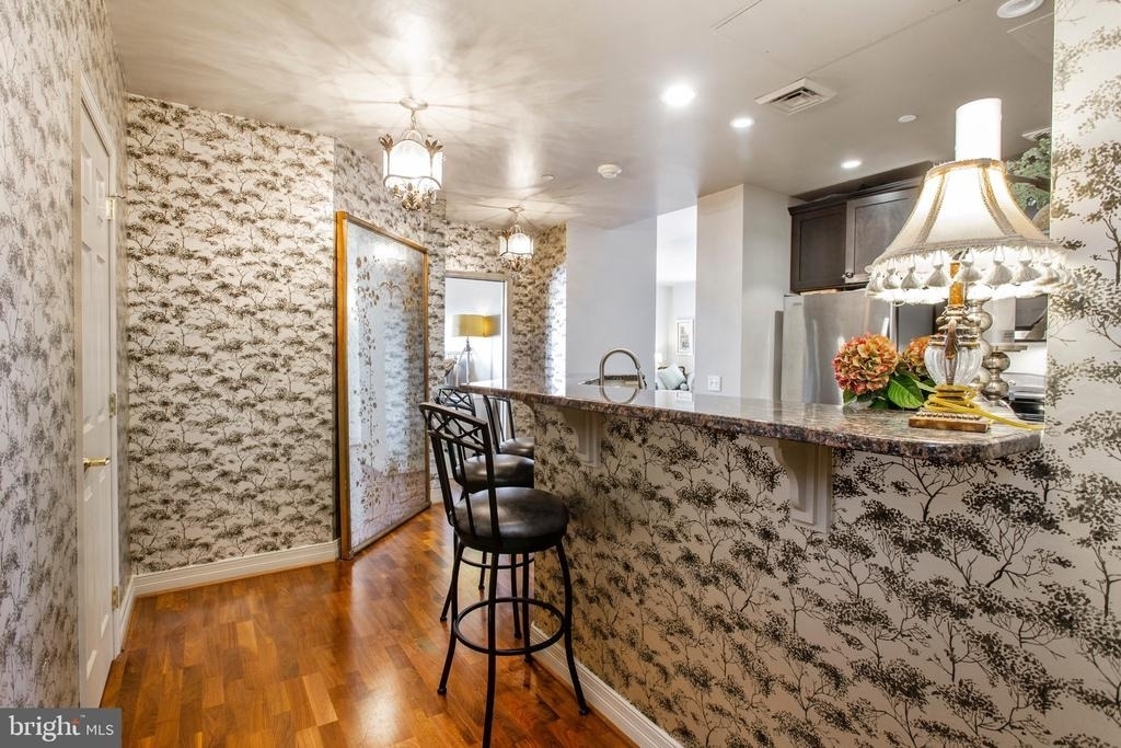 1600 Arch Street - Photo 2