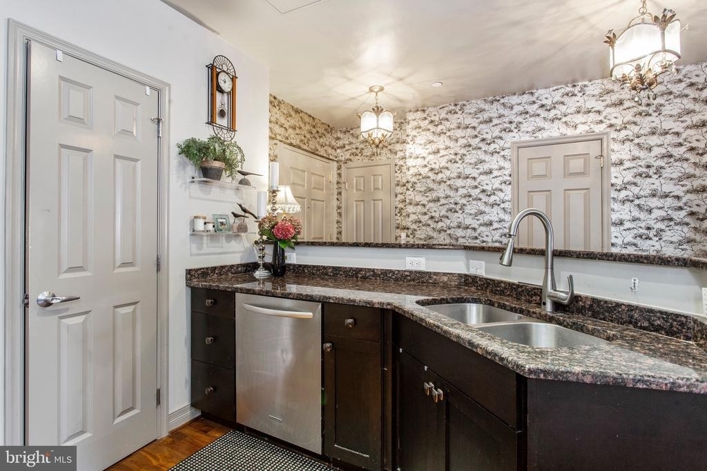 1600 Arch Street - Photo 8