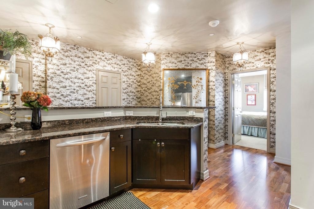 1600 Arch Street - Photo 6