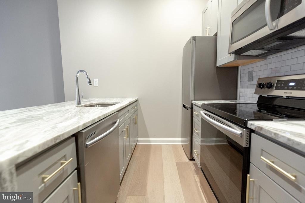 1411-1 Walnut Street - Photo 5