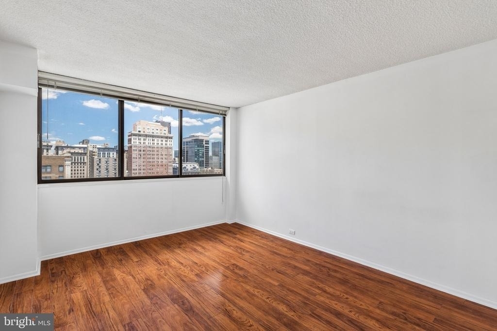 1326 Spruce Street - Photo 11