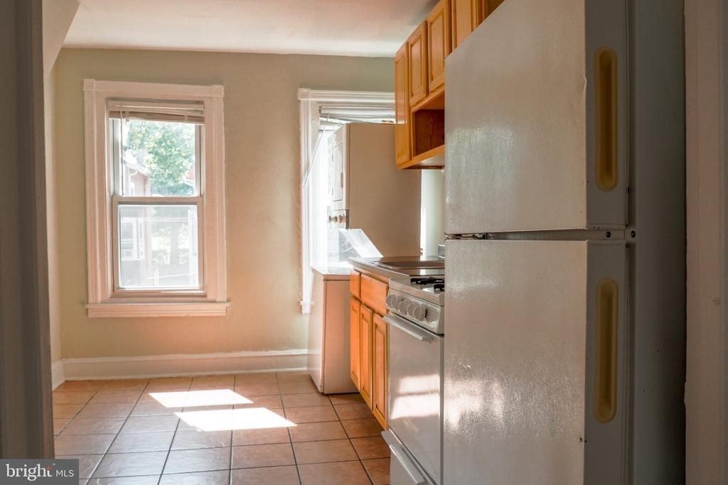 444 W Bringhurst Street - Photo 9