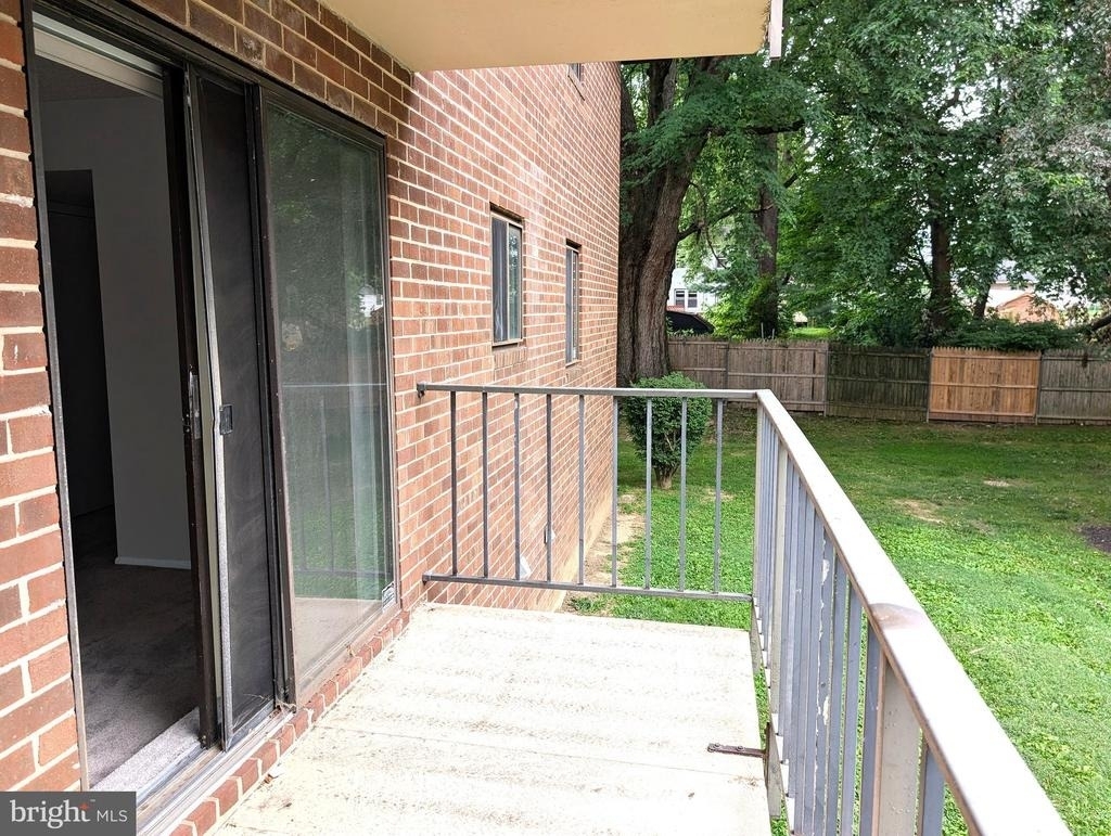 822 Putnam Boulevard - Photo 1