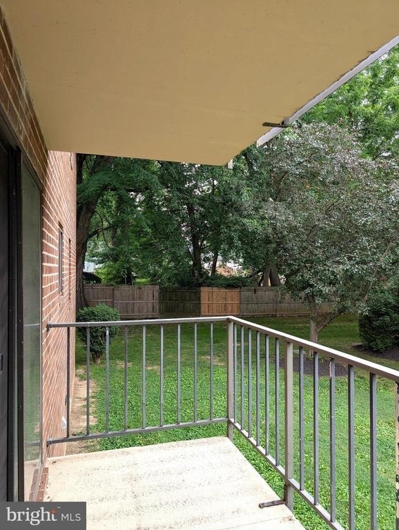 822 Putnam Boulevard - Photo 2
