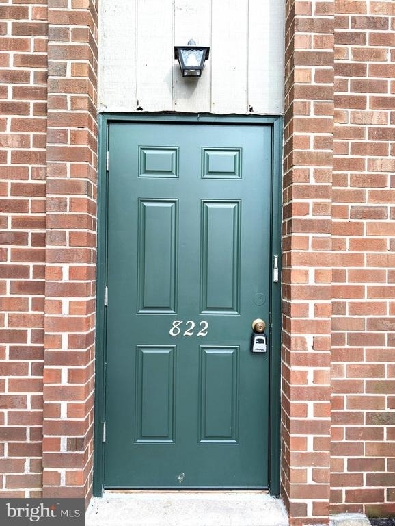 822 Putnam Boulevard - Photo 0