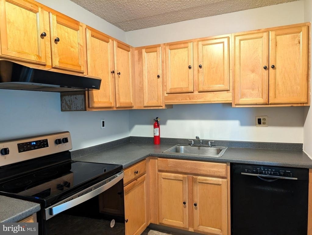 822 Putnam Boulevard - Photo 14