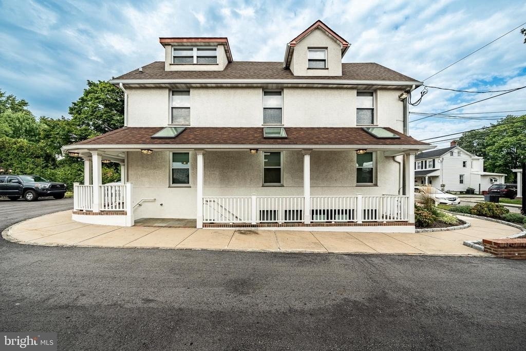 136 Garrett Avenue - Photo 2