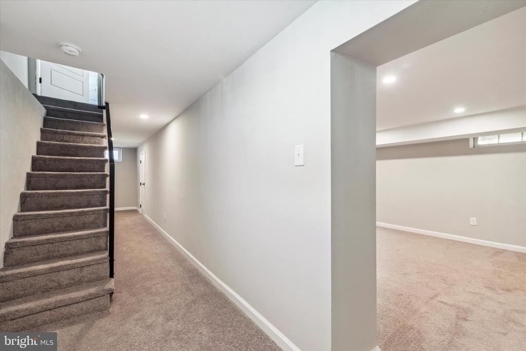 933 Henry Avenue - Photo 37