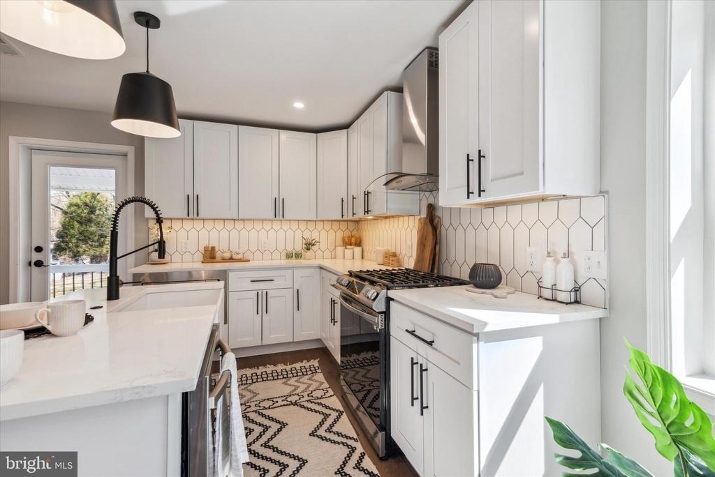 933 Henry Avenue - Photo 17
