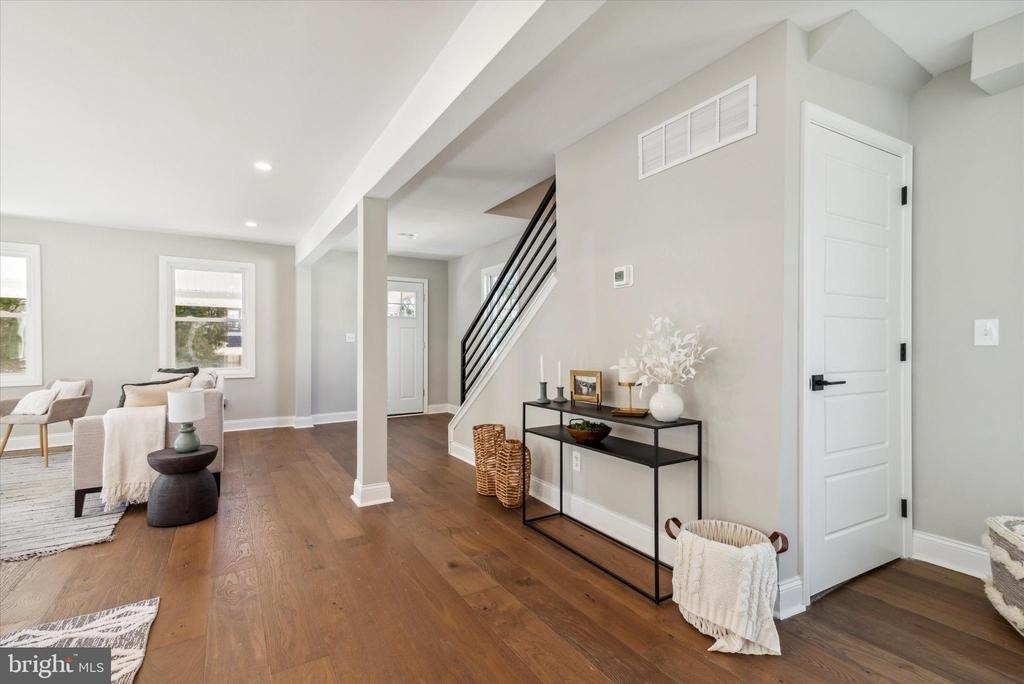 933 Henry Avenue - Photo 7