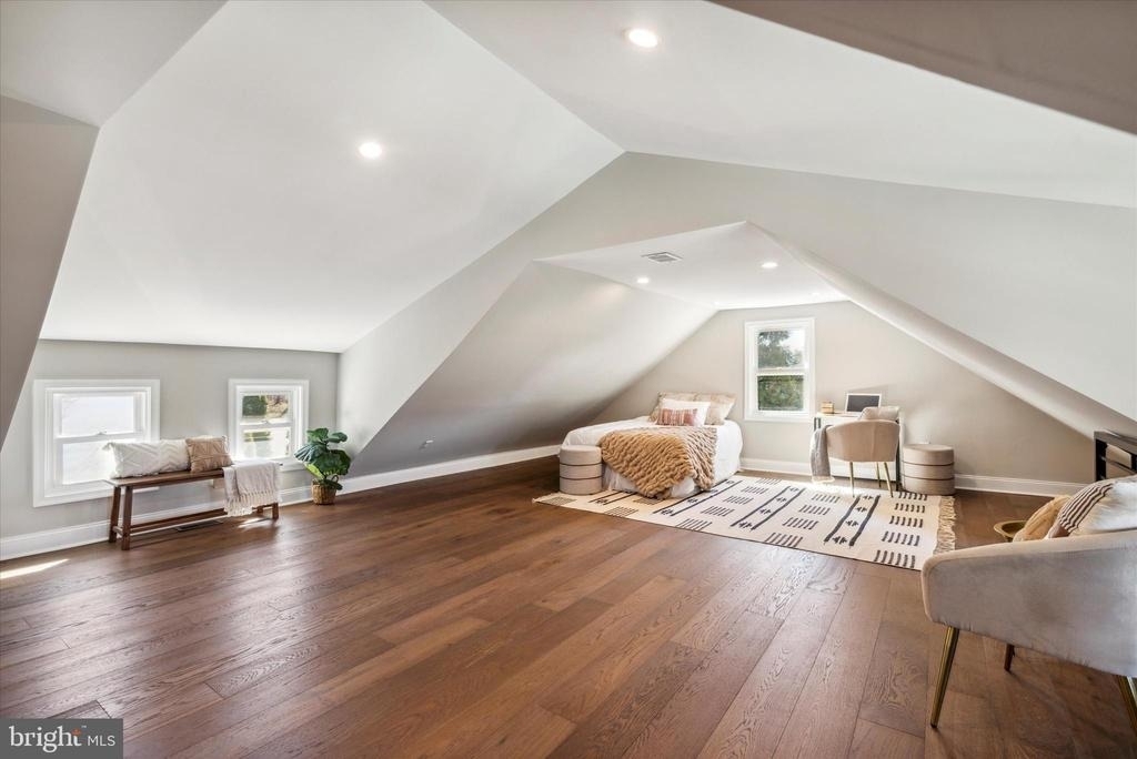 933 Henry Avenue - Photo 32