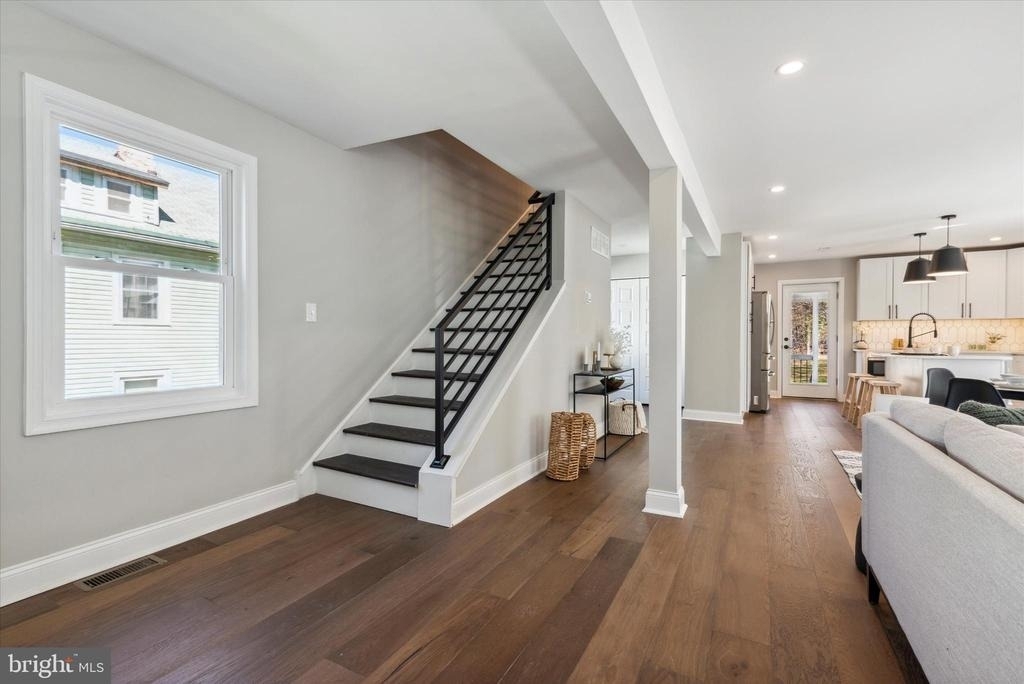 933 Henry Avenue - Photo 19