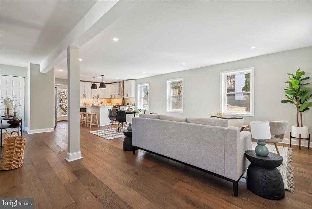 933 Henry Avenue - Photo 6