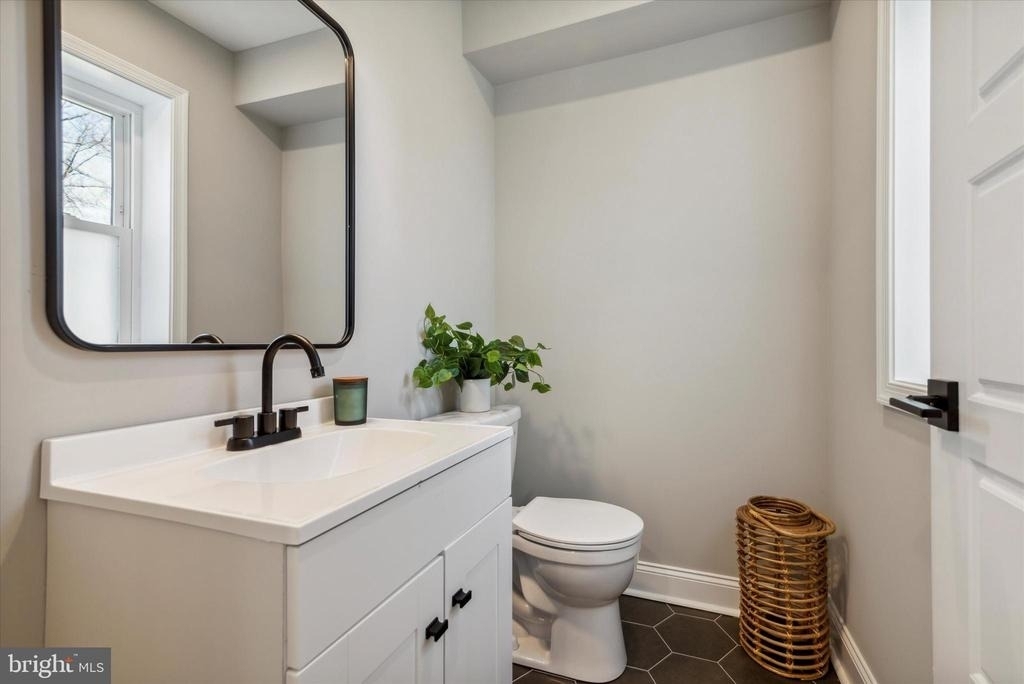 933 Henry Avenue - Photo 18