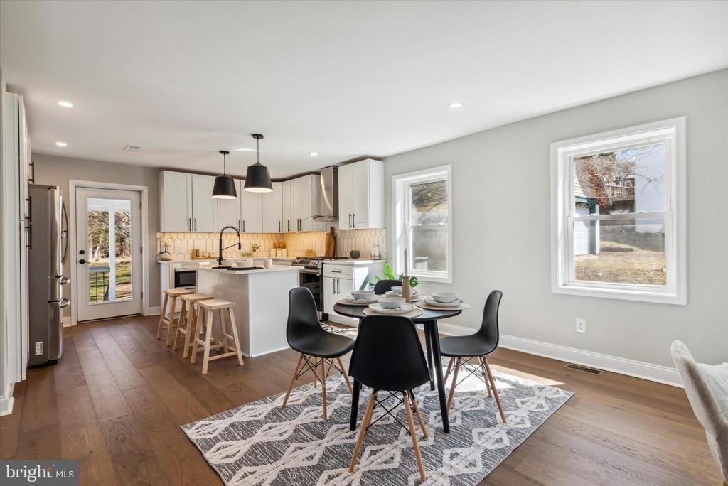 933 Henry Avenue - Photo 9