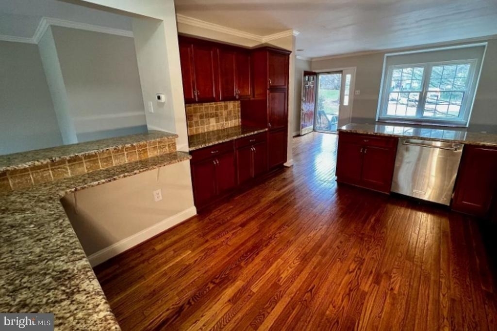 1424 Redwood Court - Photo 4