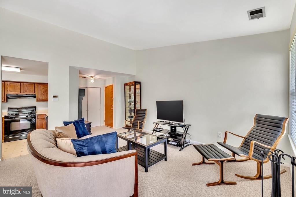 302 Trinity Court - Photo 3