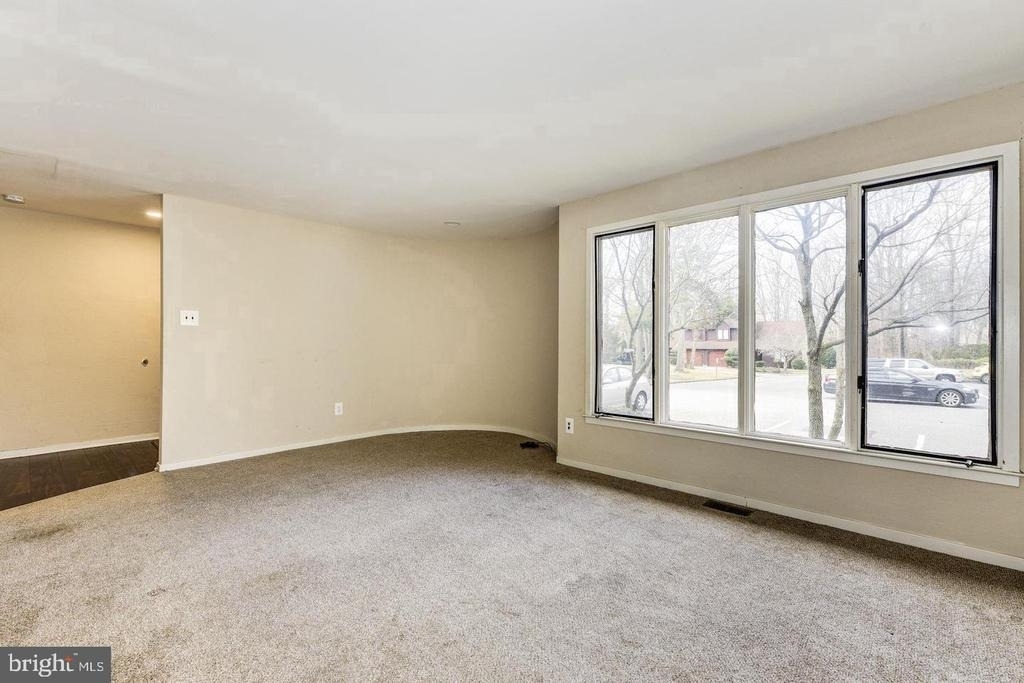 215 Keats Dr - Photo 2