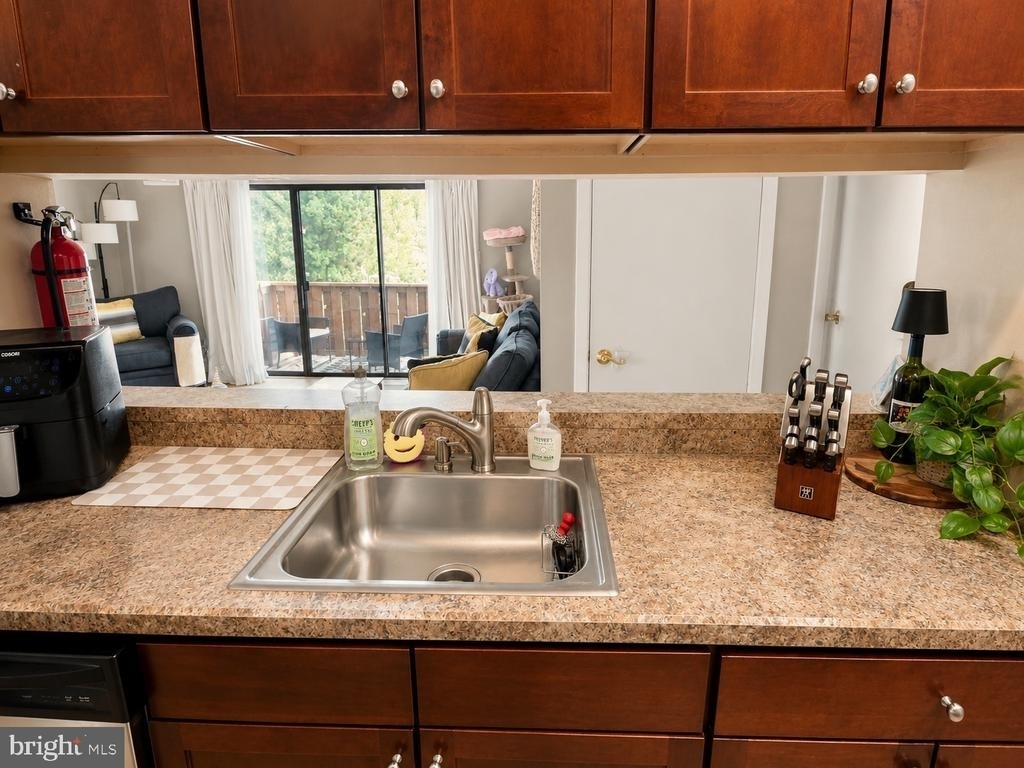404 Lindsey Court - Photo 3