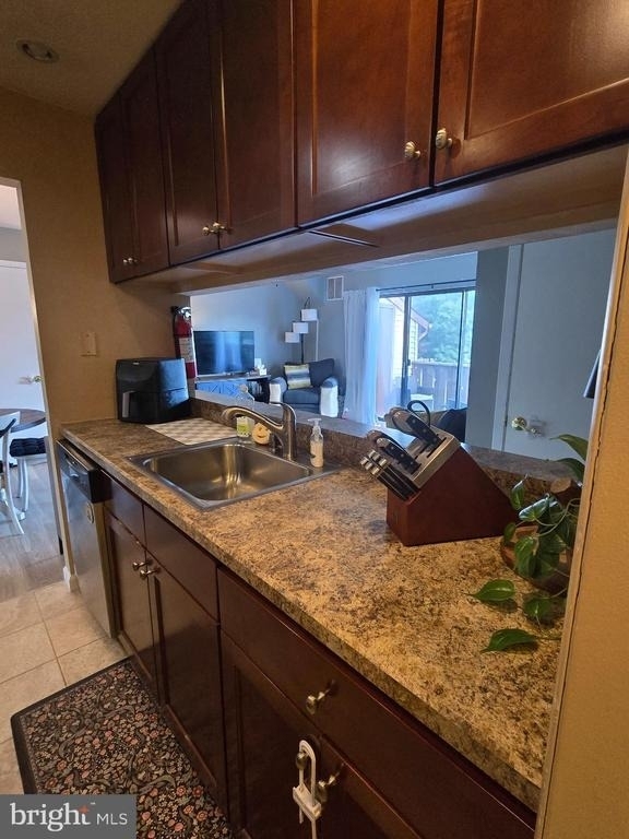 404 Lindsey Court - Photo 4