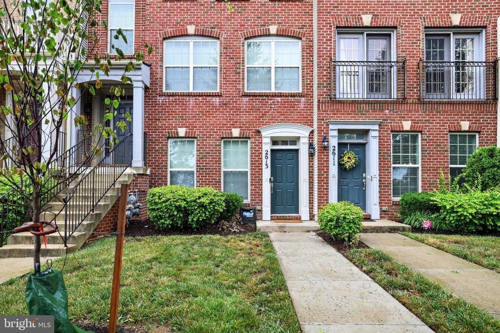 2613 Campus Way N - Photo 0