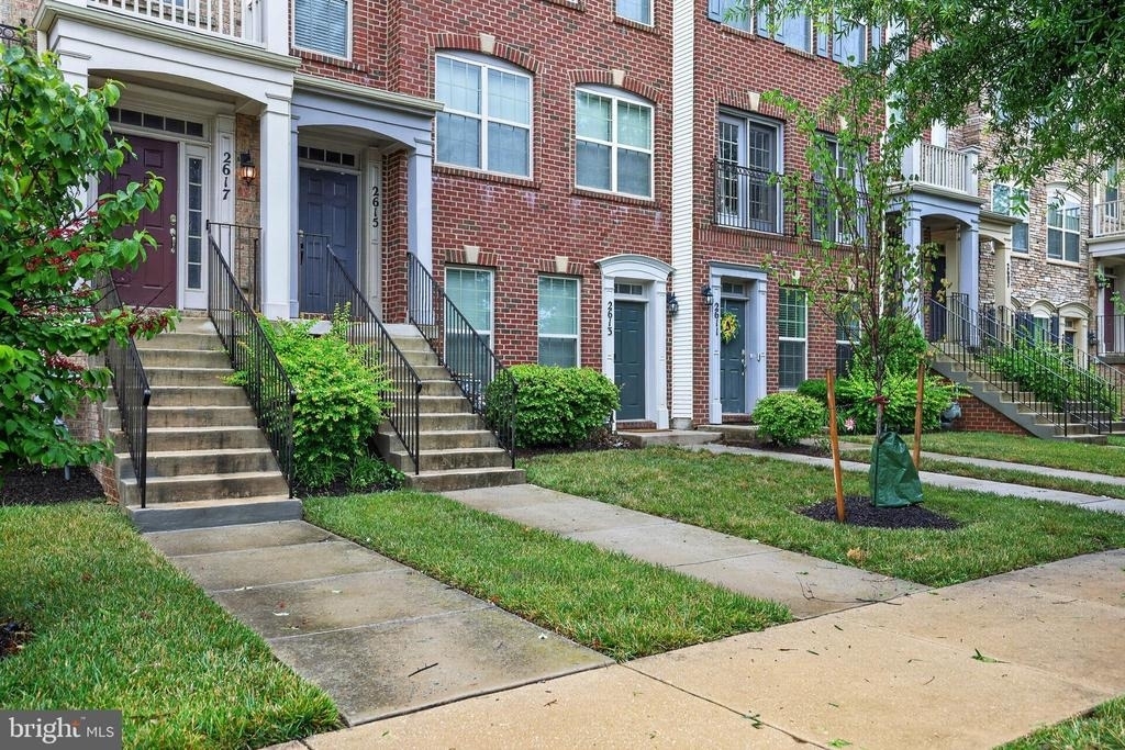 2613 Campus Way N - Photo 2