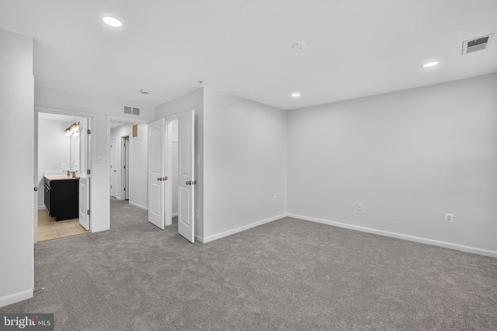 2613 Campus Way N - Photo 13