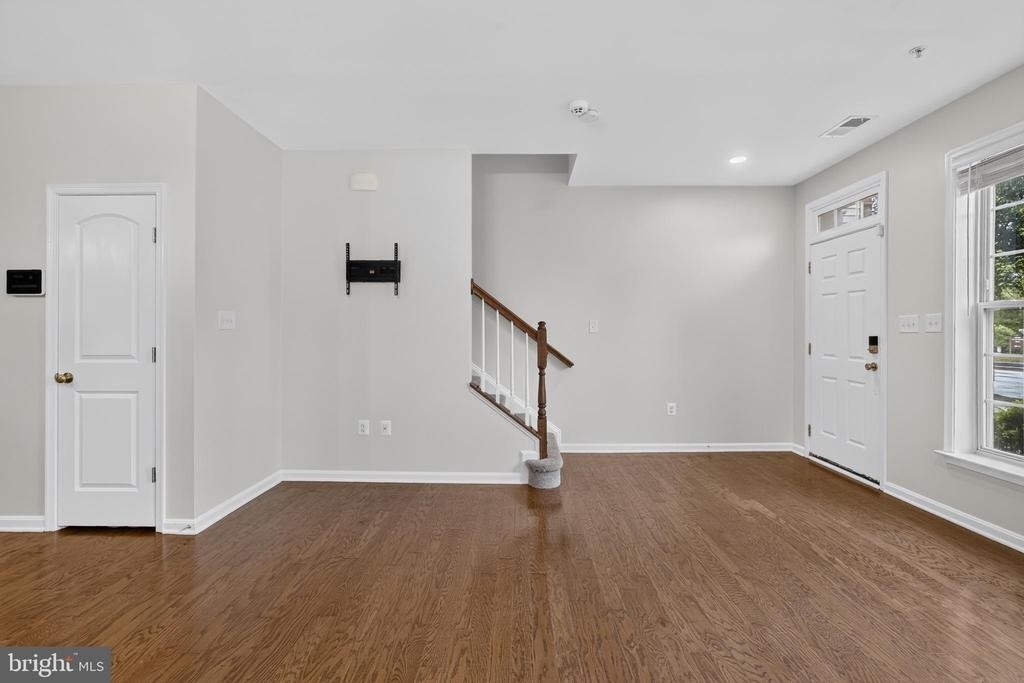 2613 Campus Way N - Photo 4