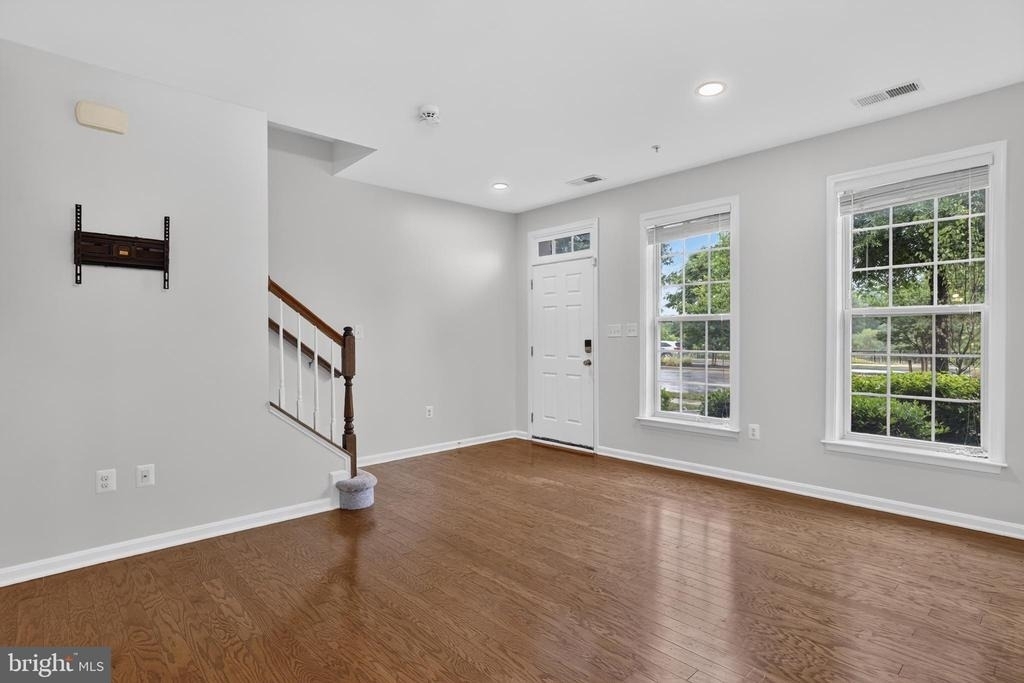 2613 Campus Way N - Photo 3