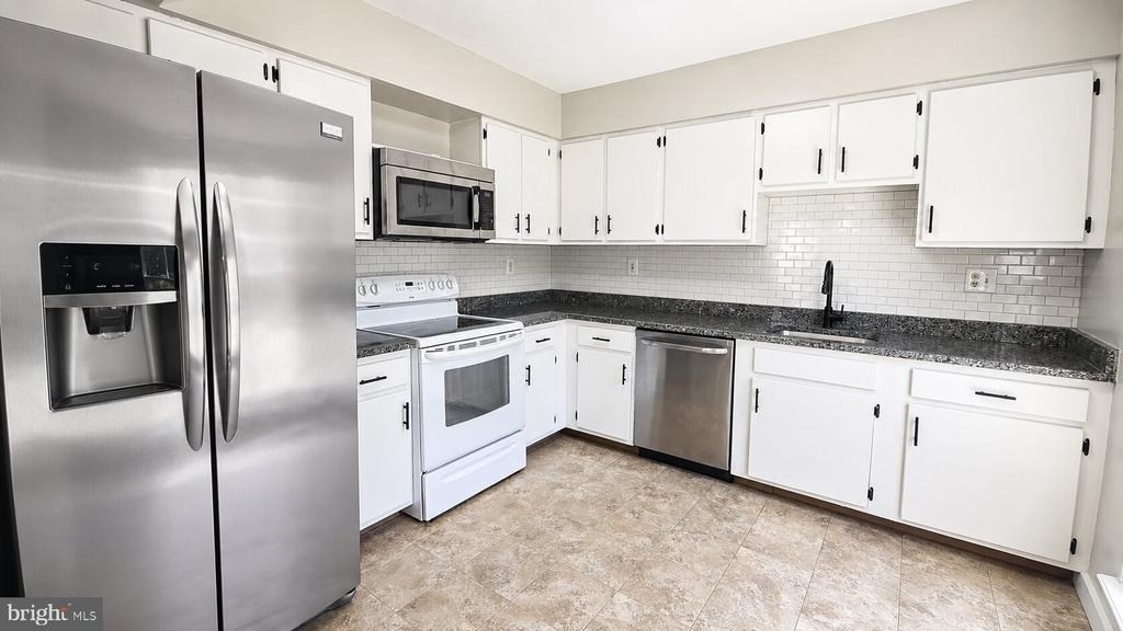 3447 Iris Place - Photo 11