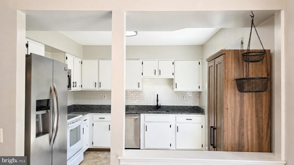 3447 Iris Place - Photo 10