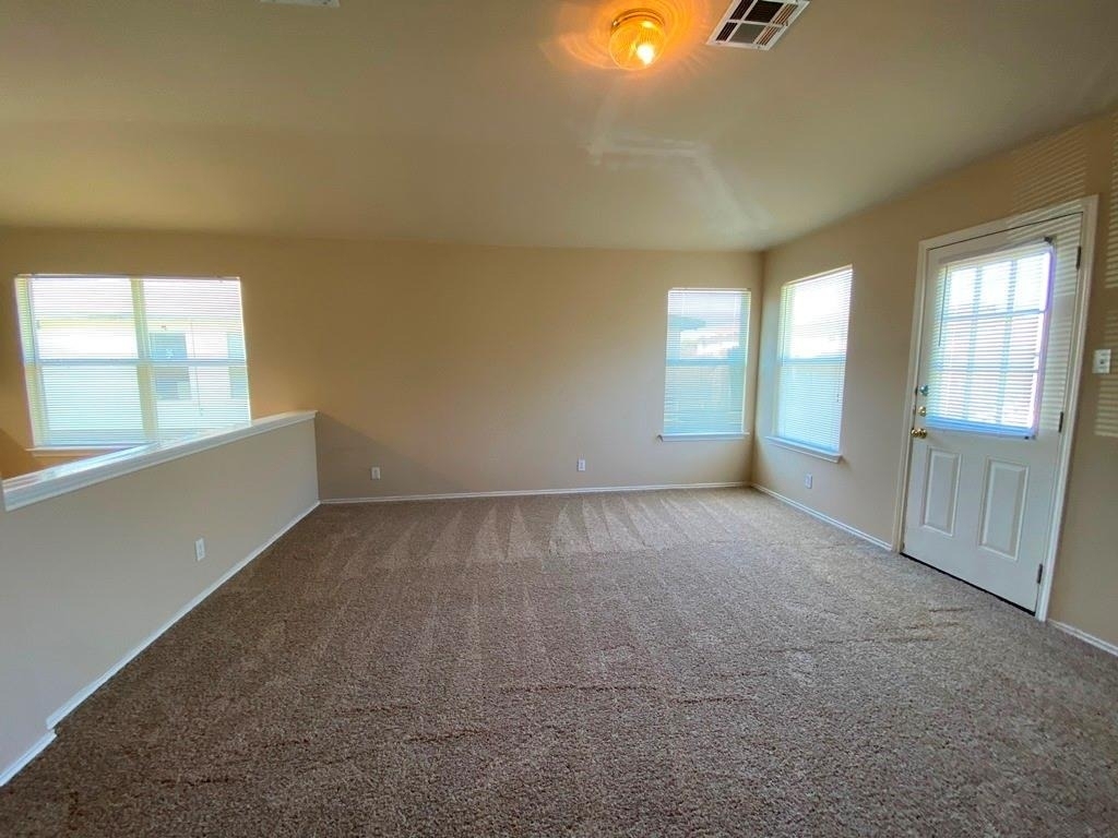 218 Jennifer Ln - Photo 4