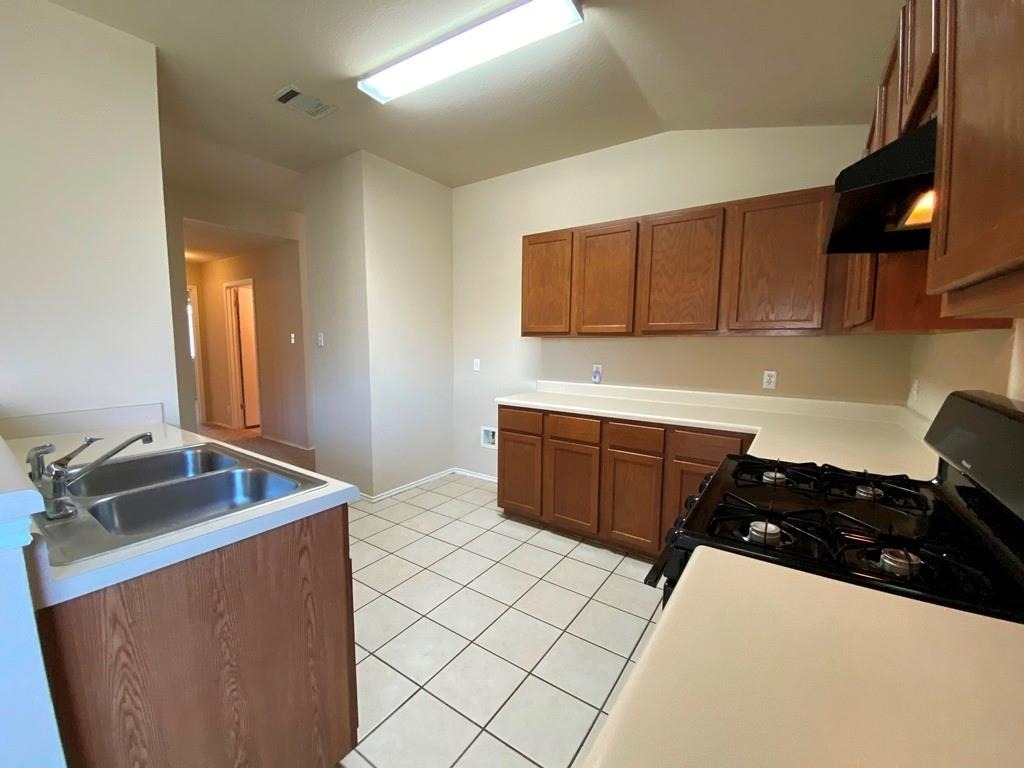218 Jennifer Ln - Photo 11