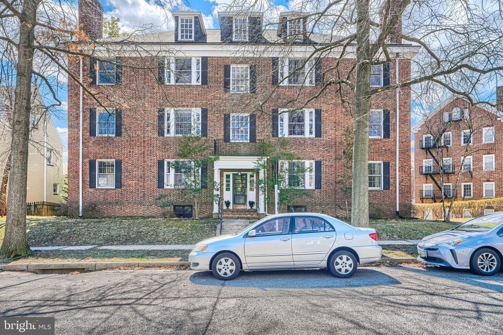 607 Somerset Road - Photo 0