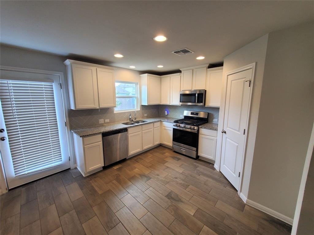 1158 Esplanade Pkwy - Photo 4