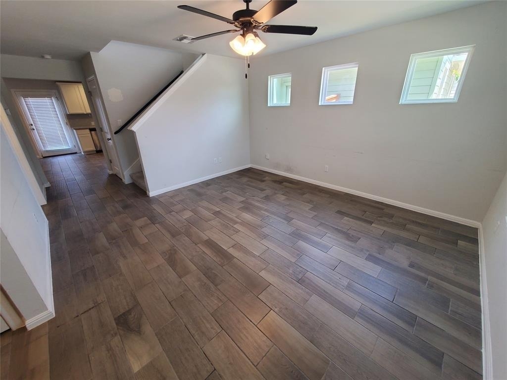 1158 Esplanade Pkwy - Photo 2