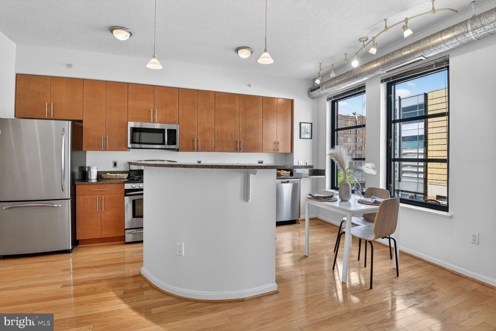 1390 Kenyon Street Nw - Photo 4
