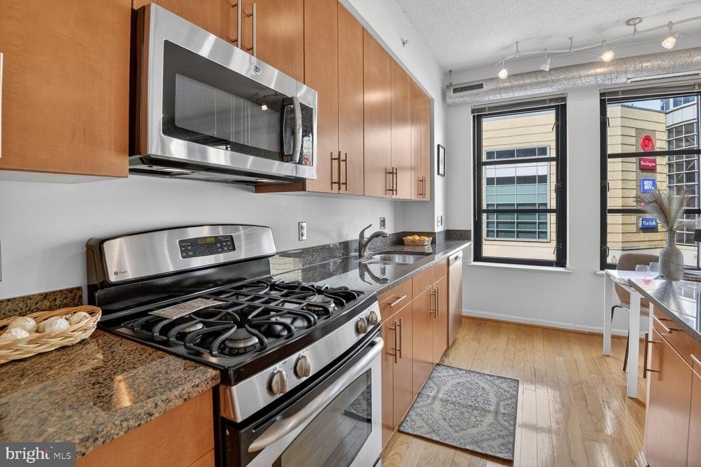 1390 Kenyon Street Nw - Photo 2
