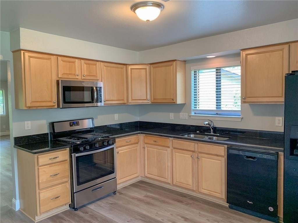 1604 Holstein Dr - Photo 9