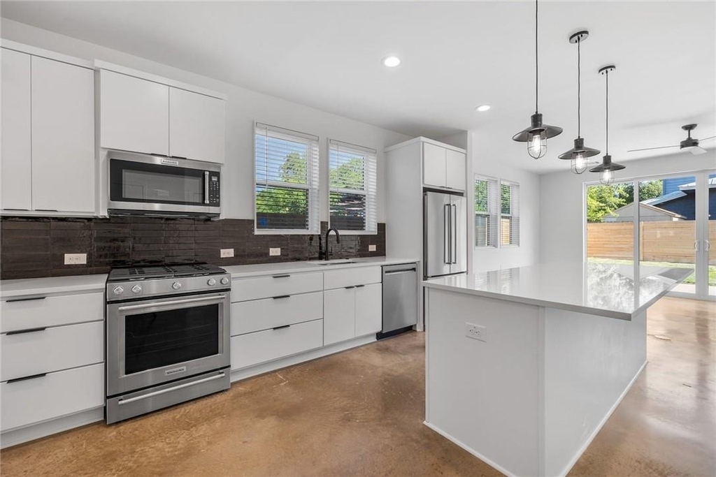914 Taulbee Ln - Photo 2