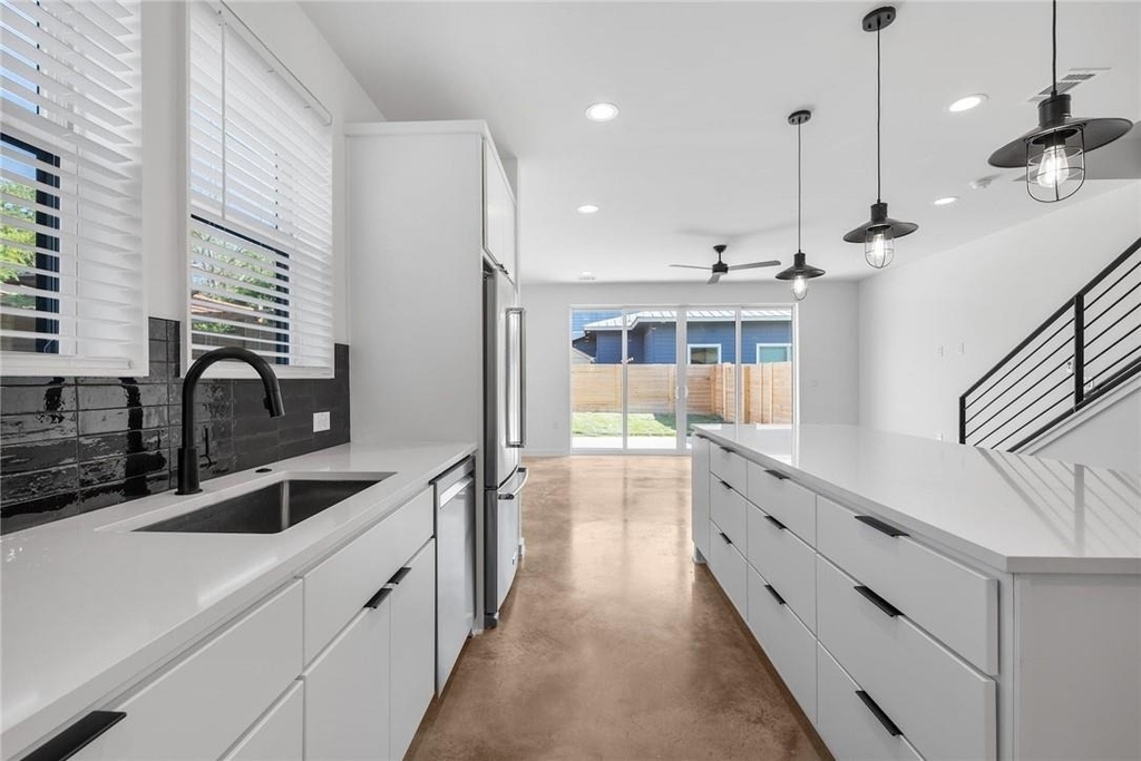 914 Taulbee Ln - Photo 3