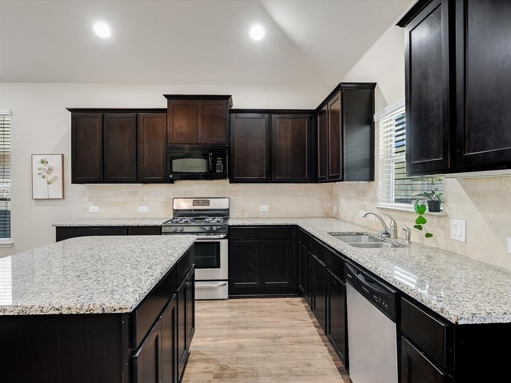141 Serrano St - Photo 4