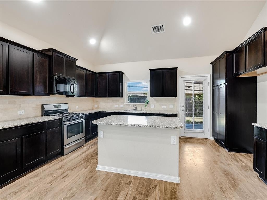 141 Serrano St - Photo 3