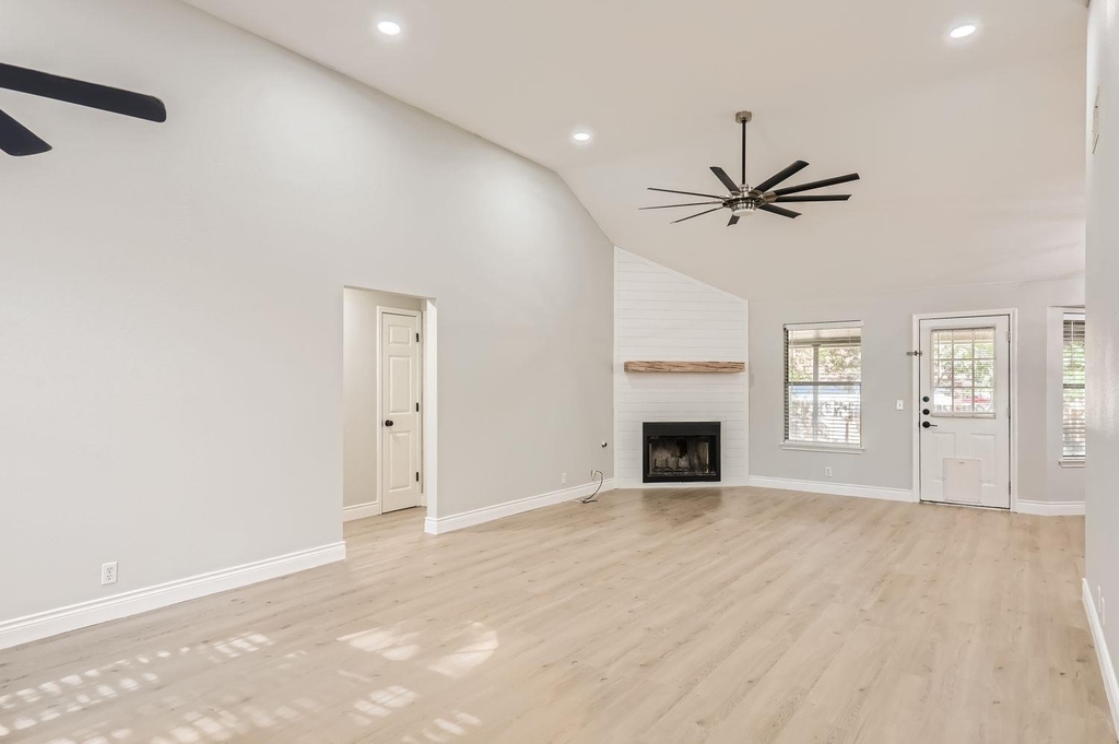 201 Orchard Way - Photo 3