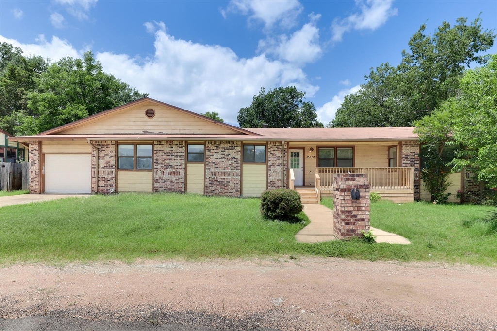 2509 Sumac Ln - Photo 0