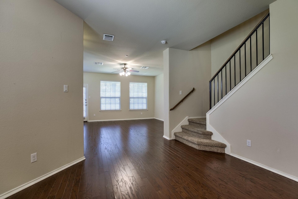 3101 Davis Ln - Photo 4