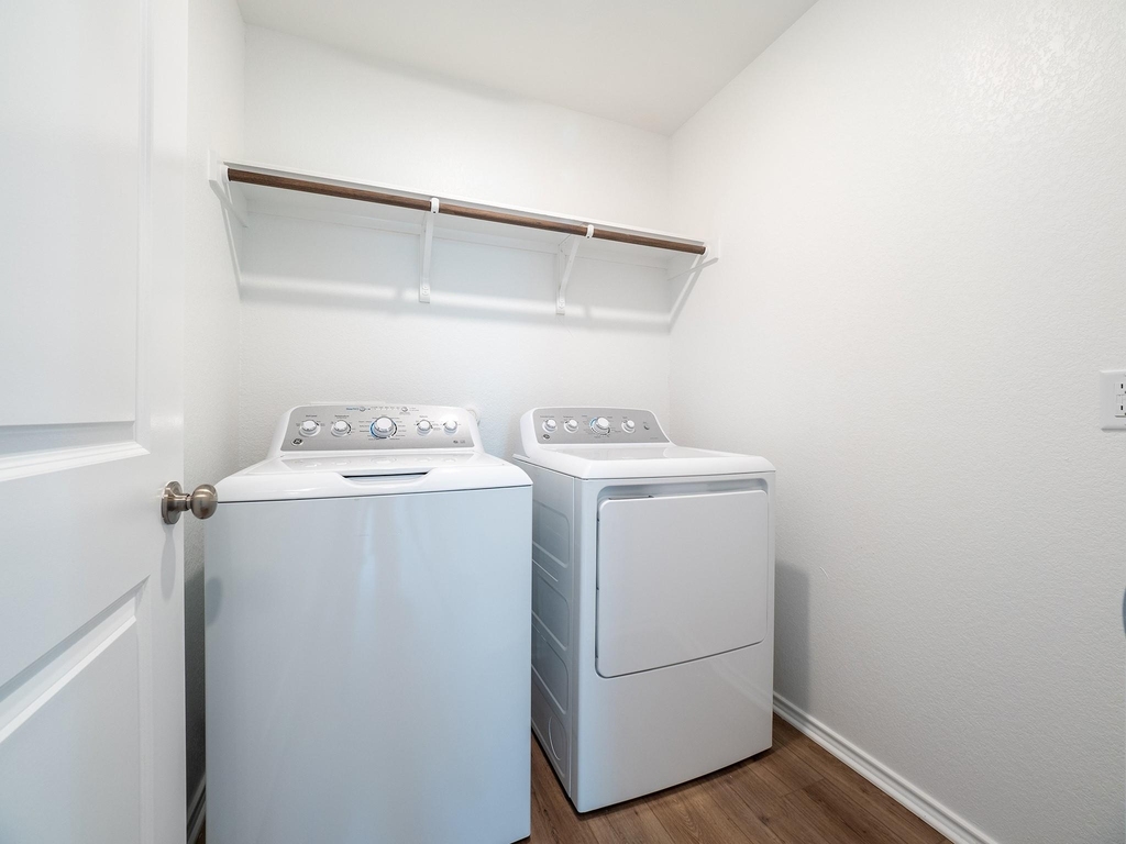 702 Silver Springs Bnd - Photo 13